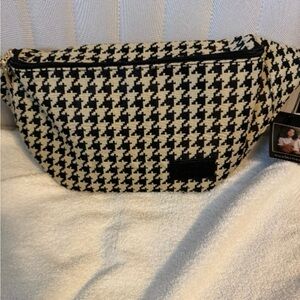 Elegant Houndstooth Crossbody Bag